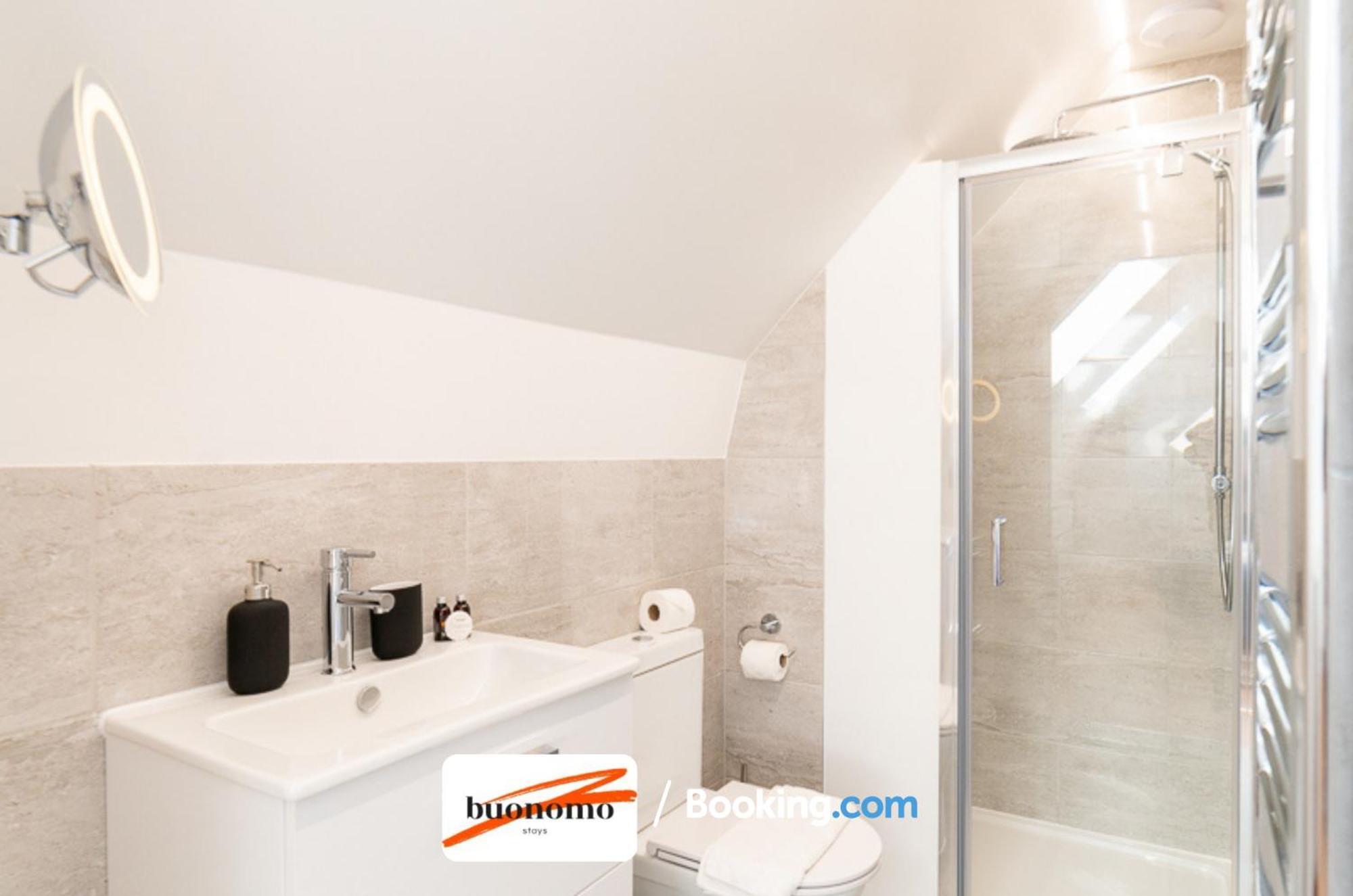 Two Bedroom Apartment At Buonomo Stays Short Lets & Serviced Accommodation Londres Extérieur photo