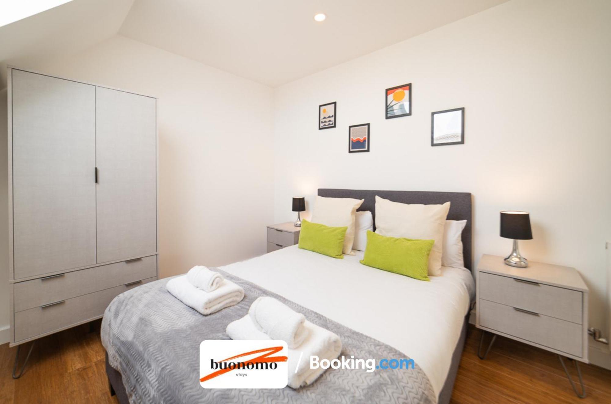 Two Bedroom Apartment At Buonomo Stays Short Lets & Serviced Accommodation Londres Extérieur photo