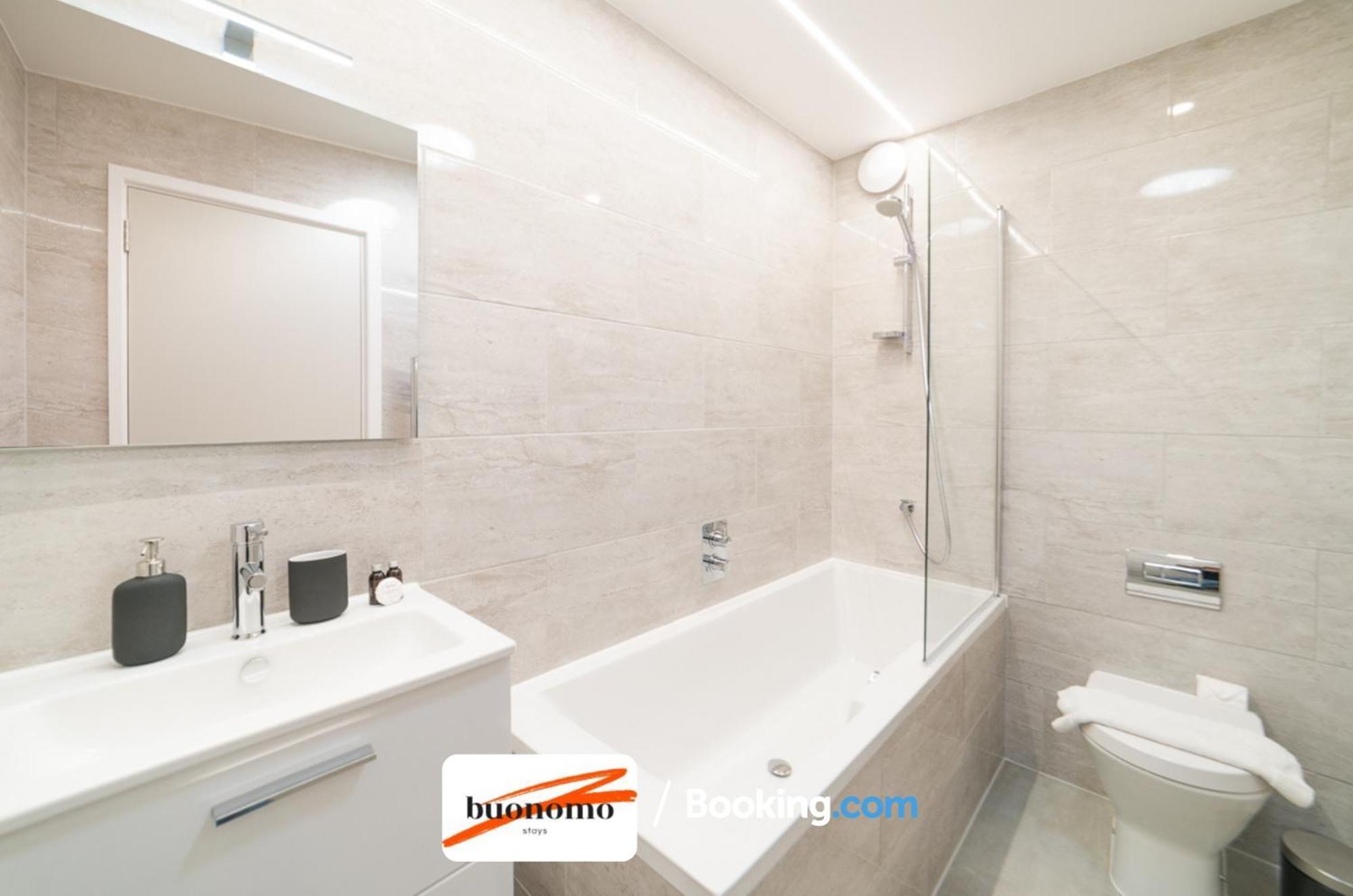 Two Bedroom Apartment At Buonomo Stays Short Lets & Serviced Accommodation Londres Extérieur photo