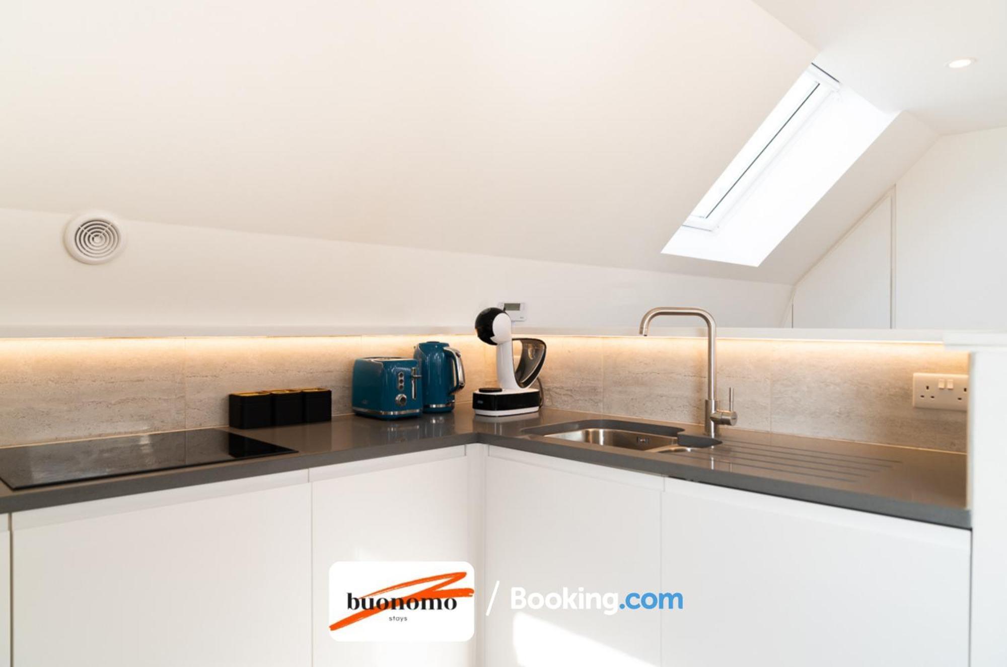 Two Bedroom Apartment At Buonomo Stays Short Lets & Serviced Accommodation Londres Extérieur photo